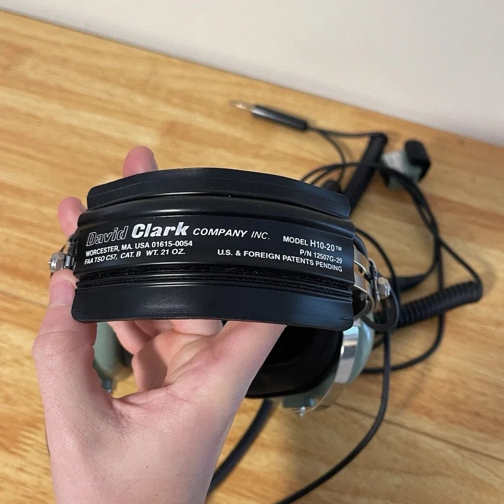 David Clark Noise Attenuating Aviation Headset/microphone. Model H10-20